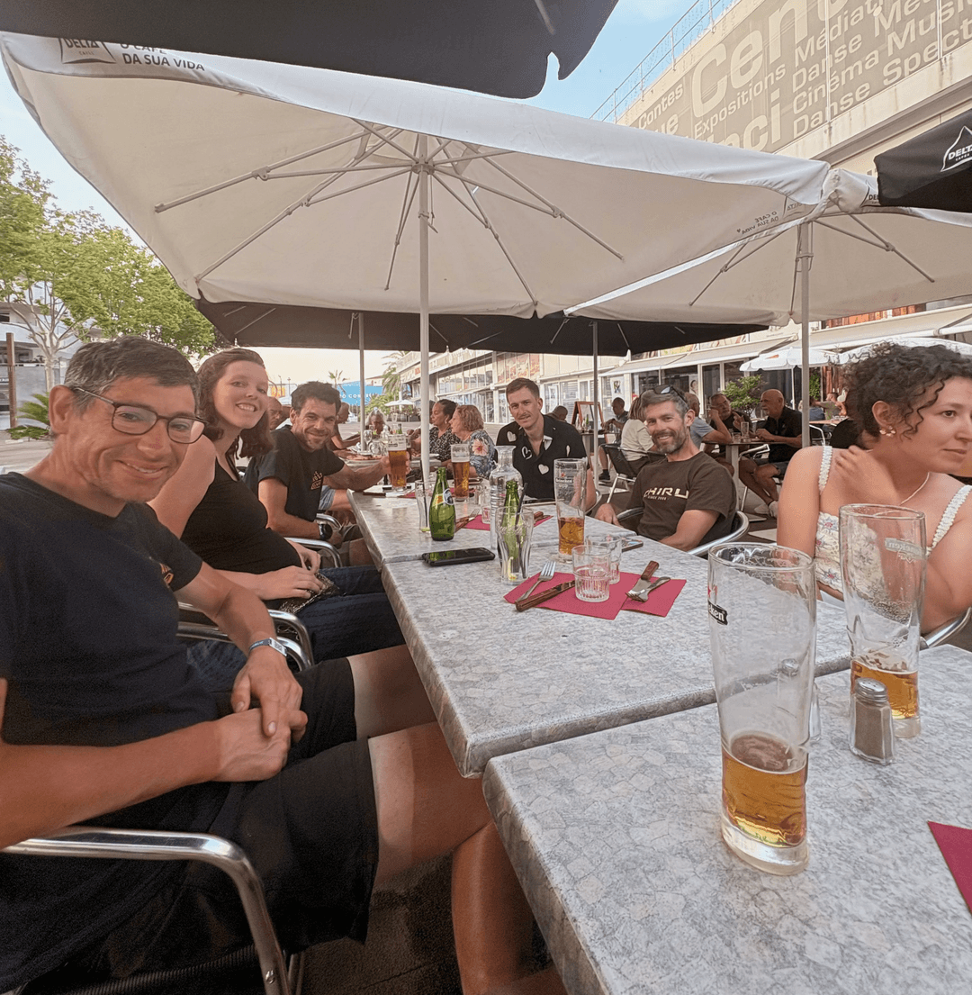 Dinner with Régis, Florent, Antoine, Éloise, Clara, Joackim and his whife wile waiting for Fabien